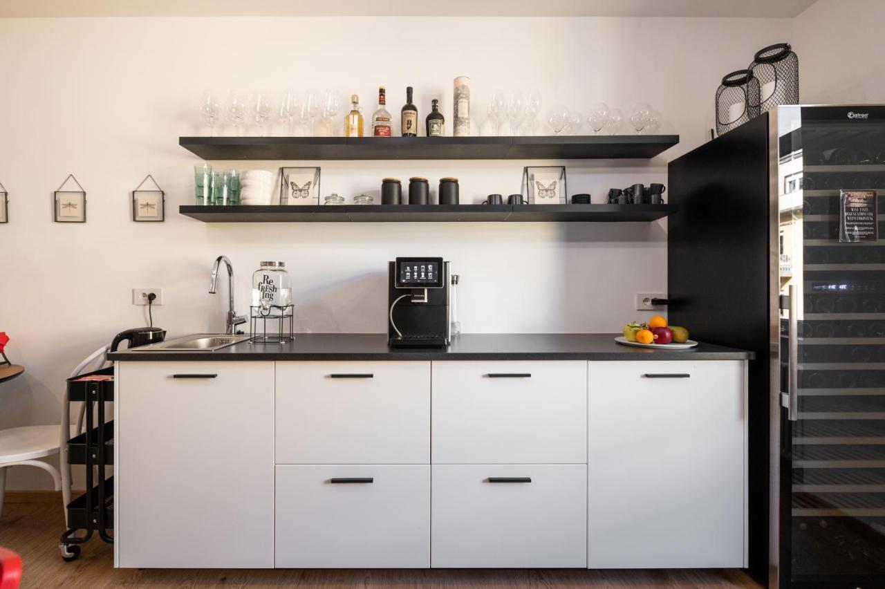 Guesthouse Diwine Meran Exterior foto A modern kitchen