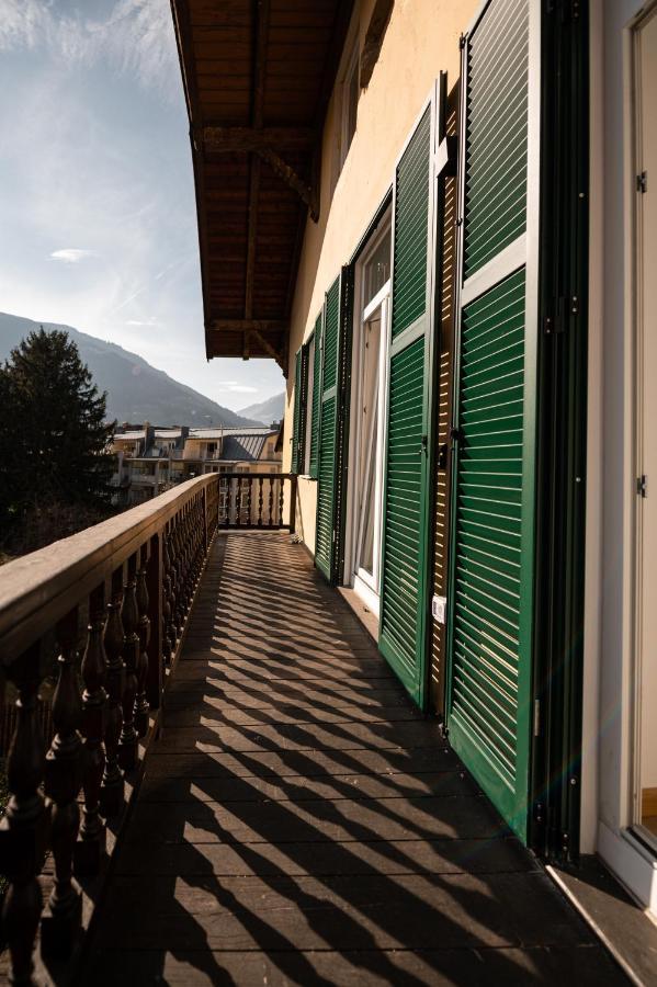 Guesthouse Diwine Meran Exterior foto A balcony in Italy