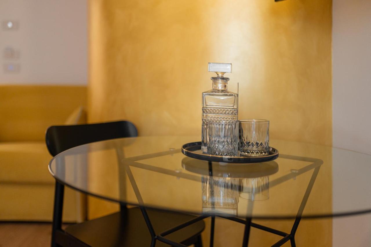 Guesthouse Diwine Meran Exterior foto A decanter of whisky