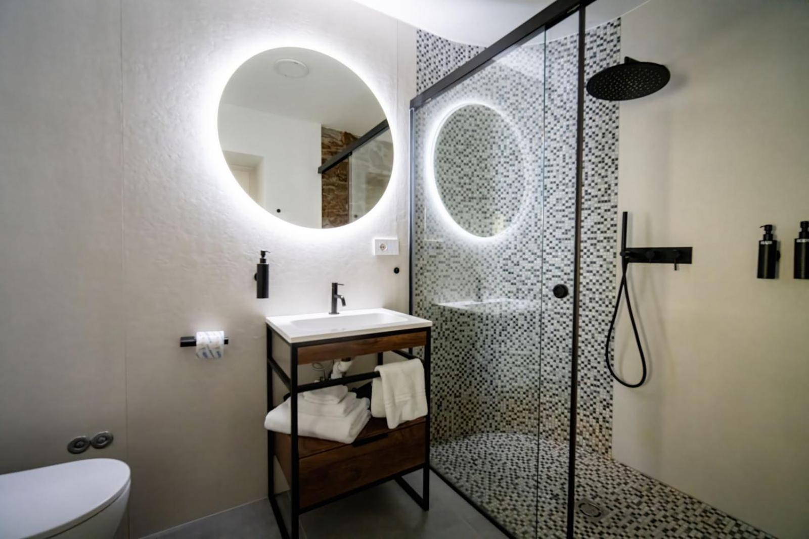 Guesthouse Diwine Meran Exterior foto Bathroom
