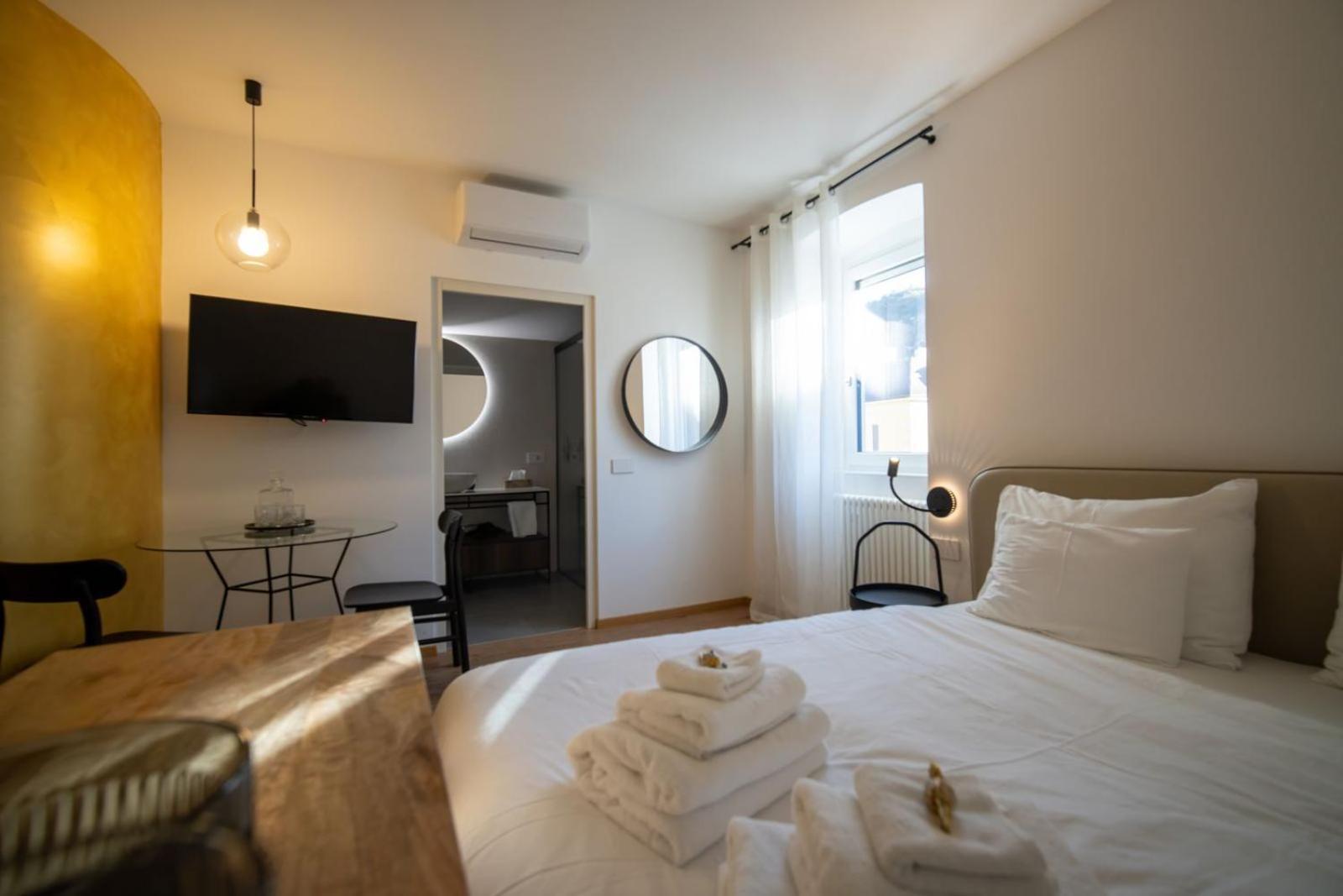 Guesthouse Diwine Meran Exterior foto A room at the hotel