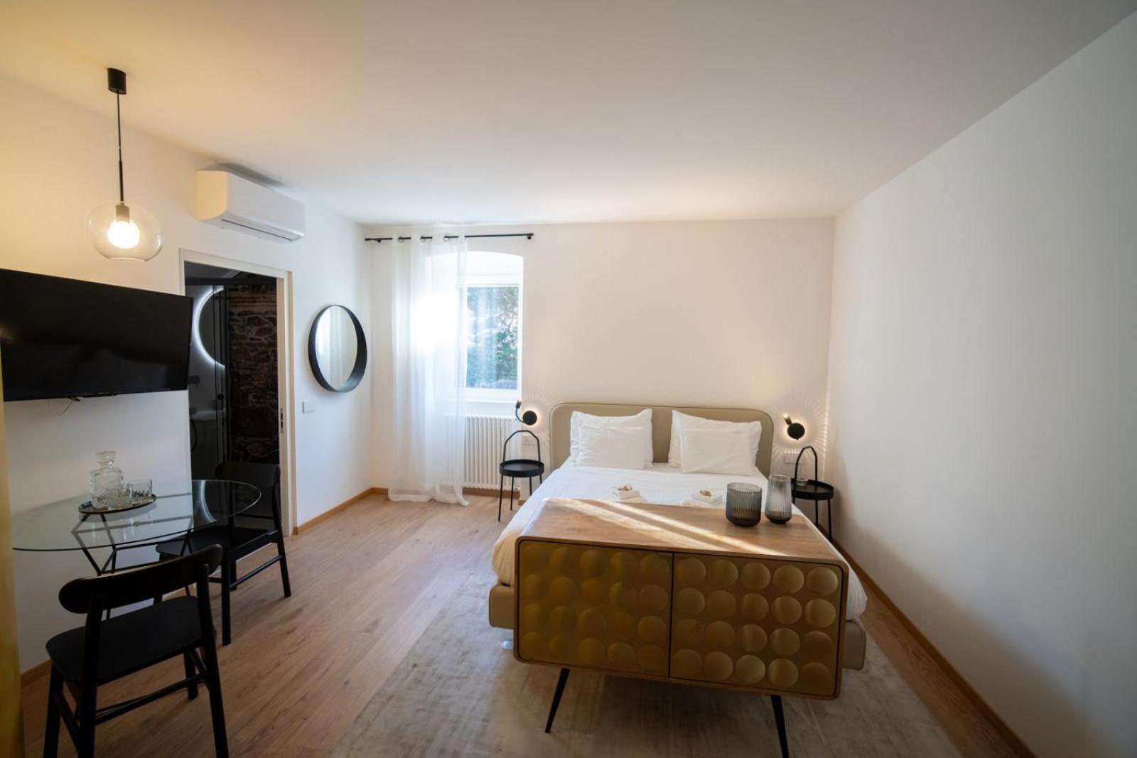 Guesthouse Diwine Meran Exterior foto A room at the hotel