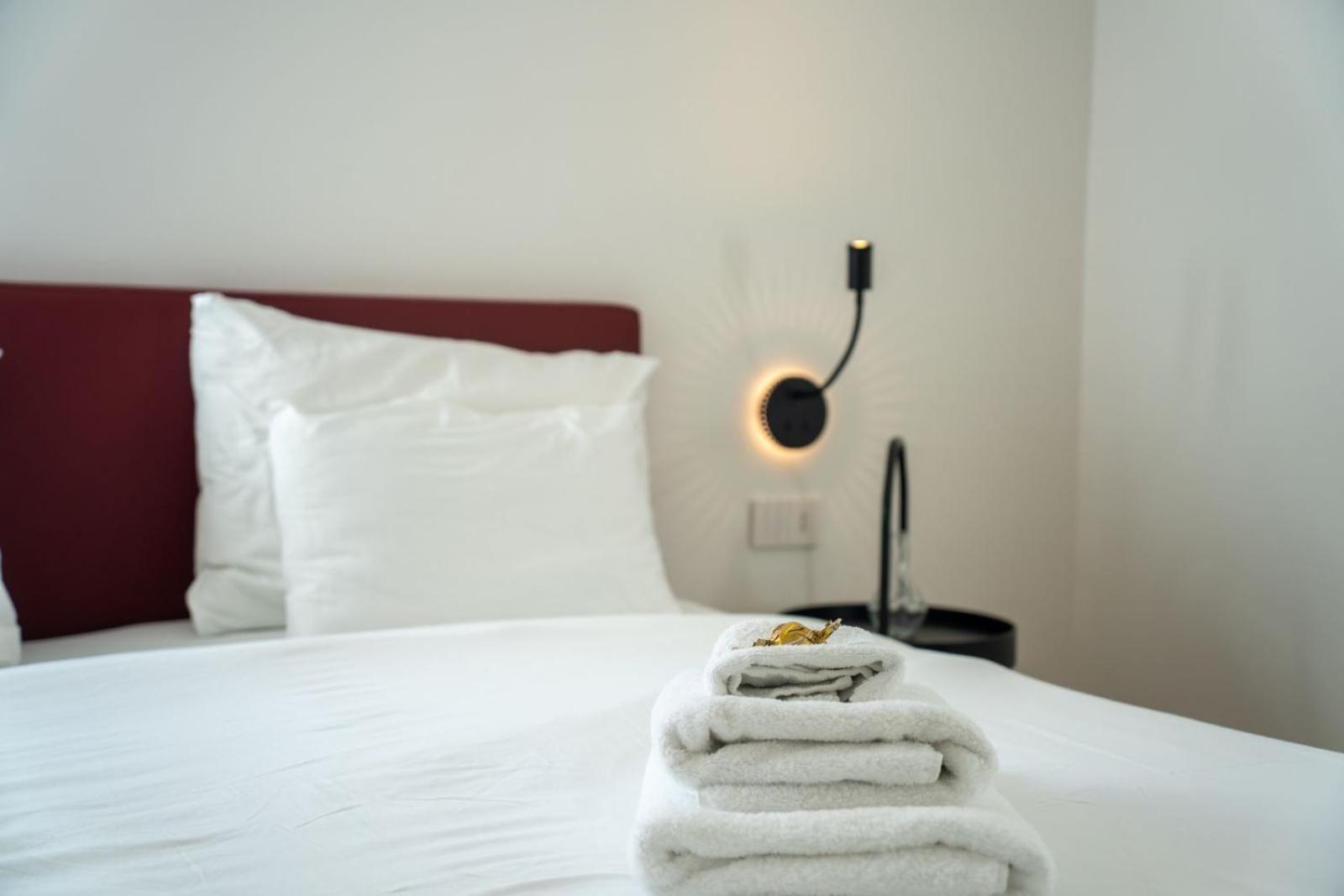 Guesthouse Diwine Meran Exterior foto A bed with towels