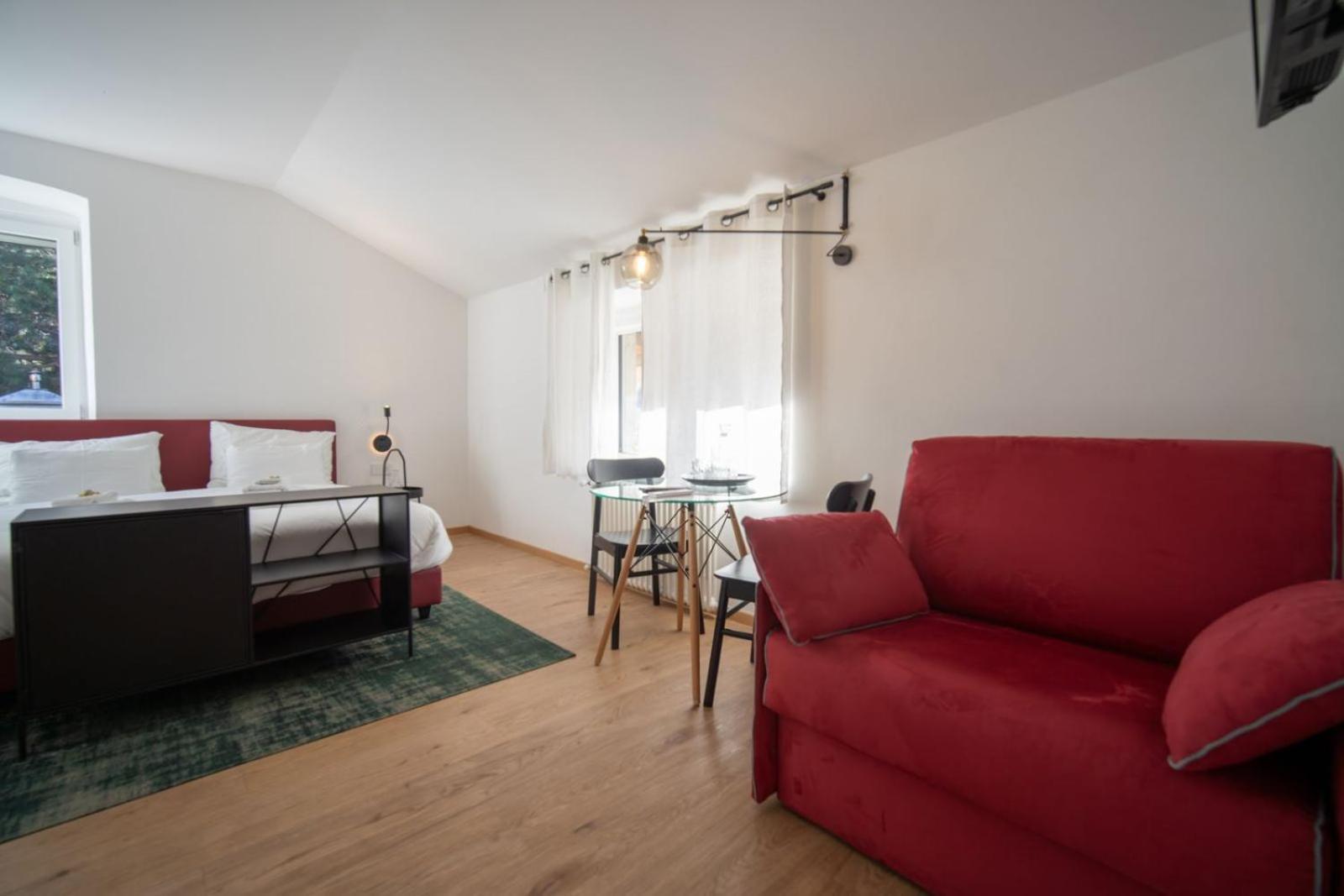 Guesthouse Diwine Meran Exterior foto A studio apartment in Madrid, Spain