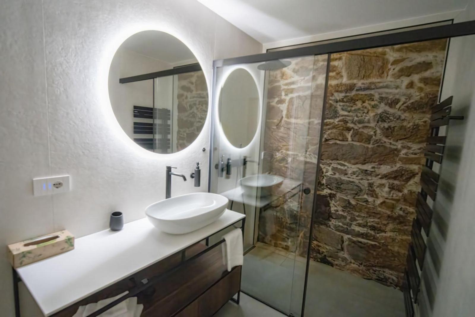 Guesthouse Diwine Meran Exterior foto Bathroom with shower enclosure
