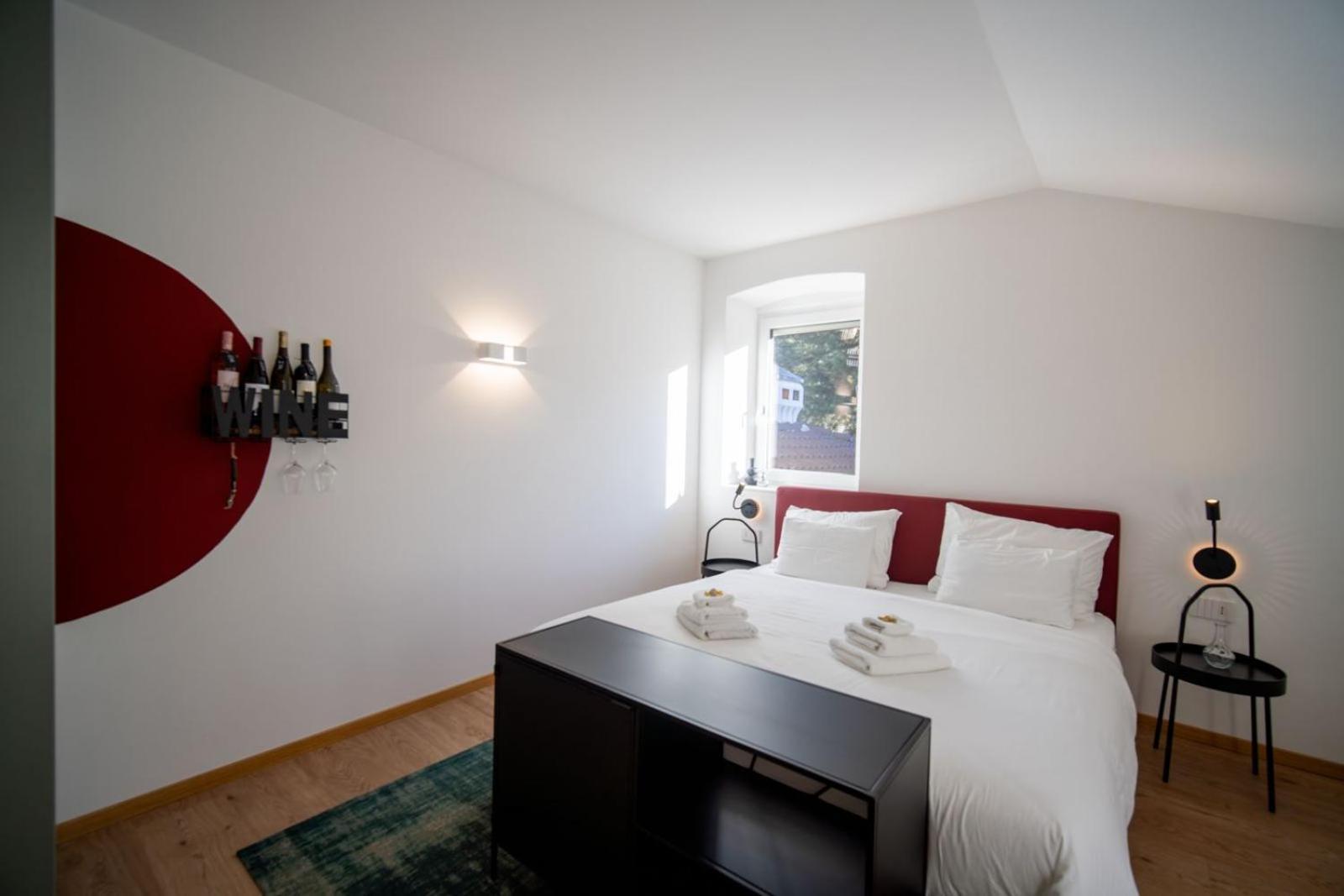 Guesthouse Diwine Meran Exterior foto A bedroom at the hotel