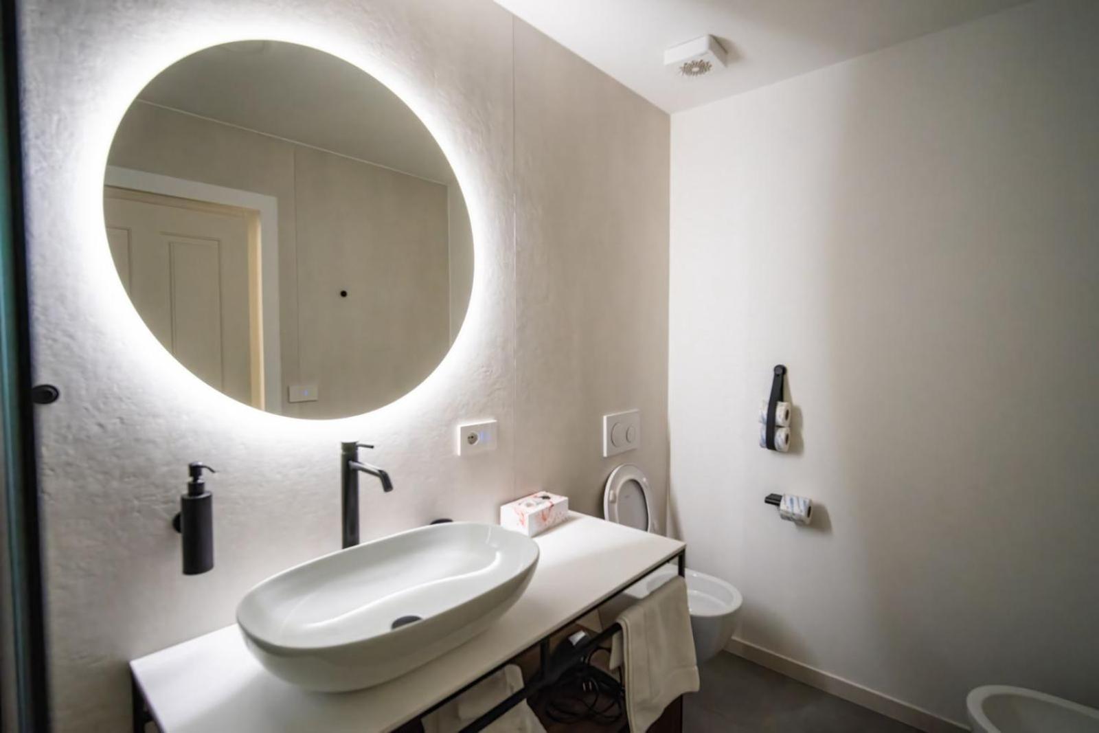 Guesthouse Diwine Meran Exterior foto Bathroom